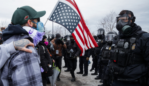 Μινεσότα: Τι θα μπορούσε να συμβεί αν ο Τραμπ επικαλεστεί τον Νόμο περί Εξέγερσης