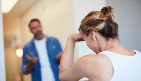 Κύπριοι πήραν διαζύγιο και πήγαν στο δικαστήριο να τους μοιράσει το… μαύρο χρήμα, τώρα κινδυνεύουν με φυλάκιση