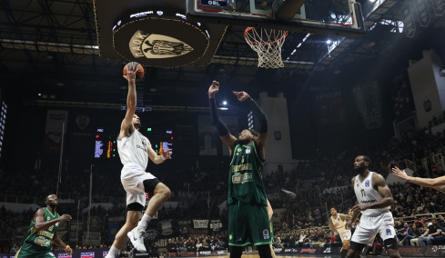 ΠΑΟΚ - Παναθηναϊκός 69-74: Δυσκολεύτηκαν αλλά πέρασαν από το Παλατάκι οι πράσινοι, βίντεο