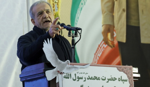 Πεζεσκιάν: Οποιαδήποτε επίθεση στον Χαμενεΐ ισοδυναμεί με ολοκληρωτικό πόλεμο κατά του Ιράν