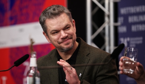 Ο Ματ Ντέιμον αποκάλυψε την εντολή του Netflix στους δημιουργούς επειδή ο κόσμος είναι κολλημένος στα κινητά