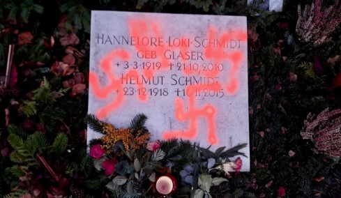 Βανδαλισμός με σβάστικες στον τάφο του Σοσιαλδημοκράτη καγκελάριου Χέλμουτ Σμιτ