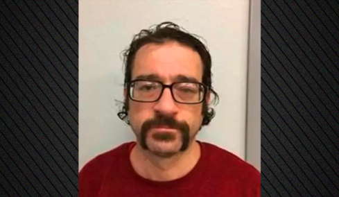 Τον αγαπήσαμε: Η αστυνομία ψάχνει ύποπτο και εκείνος απαντά κάτω από τη φωτογραφία του