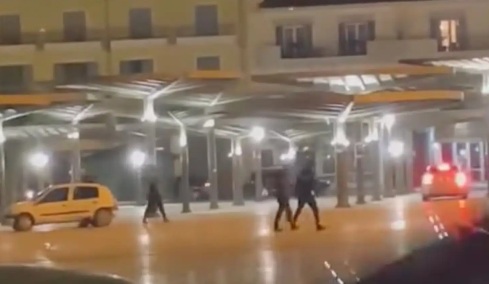 Πυροβολισμοί στη μέση του δρόμου μετά από διαλυμένο αρραβώνα στο Άργος, δείτε βίντεο 