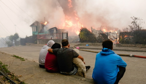 Πυρκαγιές στη Χιλή: Στους 18 οι νεκροί, απαγόρευση νυχτερινής κυκλοφορίας στις κοινότητες που επλήγησαν πιο σκληρά