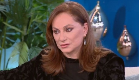 Φιλαρέτη Κομνηνού: Μια φορά έδωσα το τηλέφωνό μου σε θαυμάστρια και από εκεί ξεκίνησε ένα βάσανο