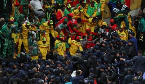 Χάος στον τελικό του Κόπα Άφρικα: Επεισόδια στις εξέδρες μετά το πέναλτι υπέρ του Μαρόκου, δείτε βίντεο