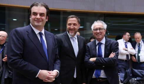 Πιερρακάκης μετά το Eurogroup: Κλειδί ο διάλογος ΗΠΑ - ΕΕ, η επιβολή δασμών θα υπονομεύσει συνολικά τις διατλαντικές σχέσεις