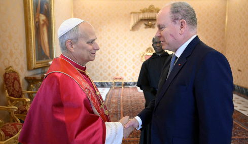 Μυστήριο με το σημάδι στο πρόσωπο του πρίγκιπα Αλβέρτου στη συνάντησή του με τον πάπα Λέοντα