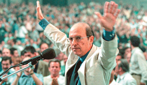 Σημίτης, ανέκδοτες ιστορίες και παρασκήνιο 30 χρόνια μετά: Πώς κατάφερε να κερδίσει τη μάχη της διαδοχής του Ανδρέα Παπανδρέου 