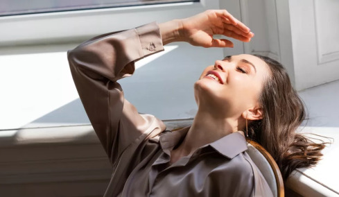 Το φως της ημέρας «ακονίζει» το μυαλό – Διώχνει τη νύστα και βελτιώνει προσοχή και αντανακλαστικά
