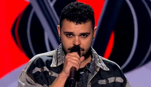 Akylas: Όταν ερμήνευε Lagy Gaga και το «Born this way» στο The Voice