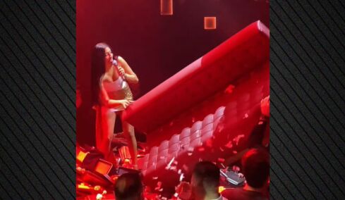 Αναστασία: Θαμώνας έριξε... καναπέ στην πίστα του μαγαζιού, όπου τραγουδούσε, δείτε βίντεο
