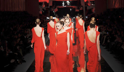 Valentino: Μια ματιά στην πλούσια ιστορία του οίκου
