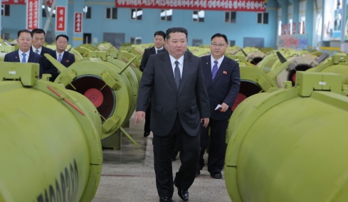 Ο Κιμ Γιονγκ Ουν καθαίρεσε αντιπρόεδρο «επιτόπου»: «Ήταν σαν κατσίκα να σέρνει κάρο» 