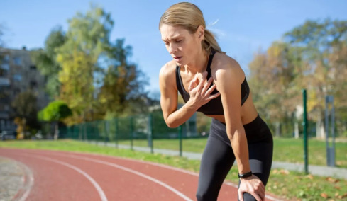 Σε ποια ηλικία αρχίζουμε να γερνάμε; Η δύναμη και η αντοχή χάνονται νωρίς, αλλά η πορεία μπορεί να αναστραφεί
