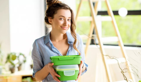 Παντοτινά και επικίνδυνα χημικά «κρύβονται» στην κουζίνα – Πώς να μειώσουμε την έκθεση
