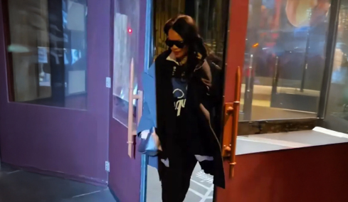 Η Ριάνα «έφαγε πόρτα» από τον σωματοφύλακά της: Τι κύριος που είσαι, του είπε, δείτε βίντεο