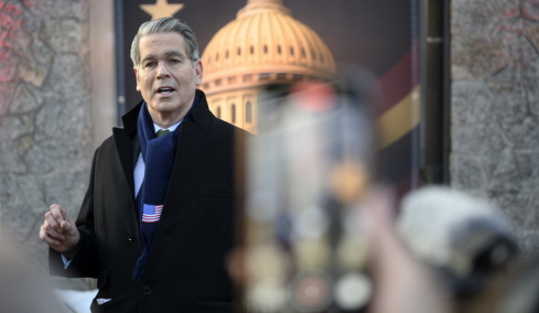 Ο Αμερικανός ΥΠΟΙΚ ζητά να σταματήσει η «υστερία» σχετικά με τη Γροιλανδία: «Πάρτε μια βαθιά ανάσα»