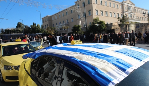 Tαξί: Η βιτρίνα των απεργιών και το πραγματικό παρασκήνιο