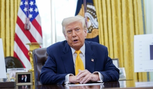 Τραμπ: Θα επιβάλλω 100% δασμούς σε ευρωπαϊκές χώρες αν δεν δεχθούν τον έλεγχο της Γροιλανδίας 
