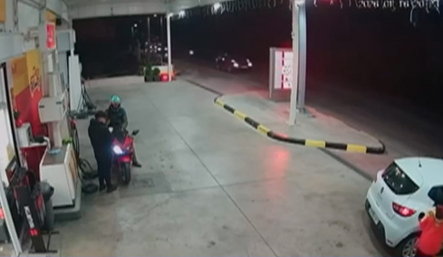 Οδηγός έβαλε 50 ευρώ καύσιμα σε βενζινάδικο στο Χαϊδάρι, ζήτησε να πληρώσει με κάρτα και εξαφανίστηκε, δείτε βίντεο