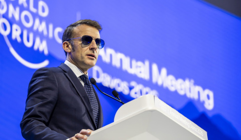 Η Ευρώπη προτιμά τον σεβασμό, όχι τους νταήδες, λέει ο Μακρόν - Παράθυρο για χρήση «εμπορικού μπαζούκα» κατά των ΗΠΑ