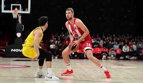 Ο Ολυμπιακός νίκησε με 100-93 τη Μακάμπι παίζοντας εκπληκτικό μπάσκετ στο πρώτο ημίχρονο