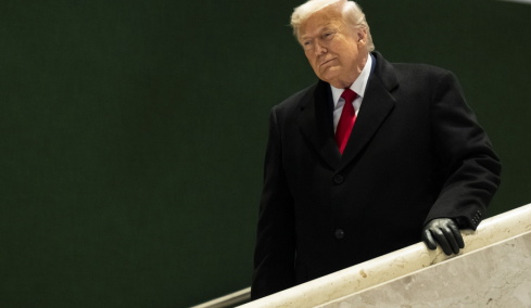 Ο Τραμπ προειδοποιεί την Τεχεράνη να σταματήσει την προσπάθεια ανάπτυξης πυρηνικών όπλων