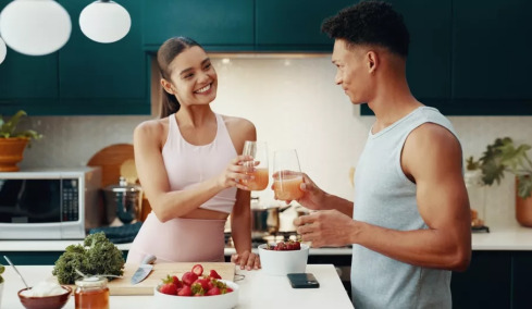 Τι αξίζει να κρατήσουμε από τη νέα διατροφική πυραμίδα; Μια ειδικός απαντά
