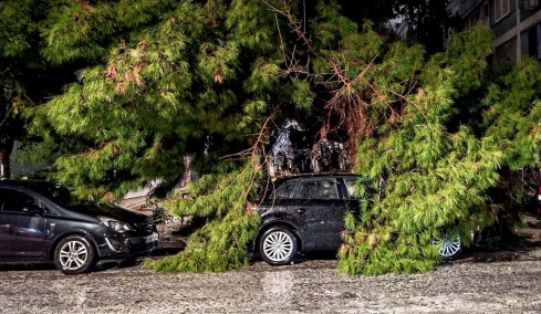 Πώς θα κινηθεί η κακοκαιρία τις επόμενες ώρες, πότε αναμένεται να εξασθενήσουν τα φαινόμενα στην Αττική: Δείτε την πρόγνωση