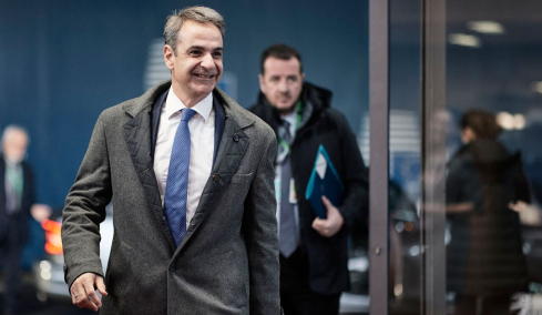 Ο Μητσοτάκης παίρνει τον δρόμο για το Νταβός με έντονη ανησυχία για τις γεωπολιτικές εξελίξεις και την κόντρα Ευρώπης-ΗΠΑ