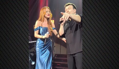 Συγκινημένη η μητέρα της Τάνιας Μπρεάζου για τη συνεργασία της με τον Πλούταρχο: «Έμαθε ελληνικά από τα τραγούδια του»