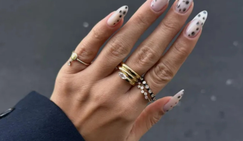 Dalmatian Nails: Η κομψή εκδοχή του animal print που θα αγαπήσουμε φέτος
