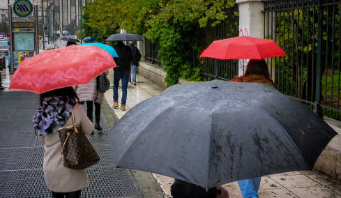 Κακοκαιρία: Κλειστά σχολεία, αναστολή εξετάσεων στα πανεπιστήμια και δικαιολογημένη απουσία στο Δημόσιο