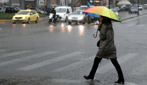 Κακοκαιρία 48ωρου με ισχυρές βροχές, καταιγίδες και χιόνια: Μηνύματα 112, απαγορευτικό απόπλου και Red Code σε πολλές περιοχές 