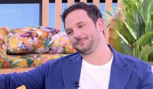 Ευθύμης Ζησάκης για το «Το Σόι σου»:  Η σειρά έχει αυτή την επιτυχία λόγω των σχέσεών μας