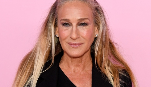 Quiet Silver: Ο πιο κομψός τρόπος να περάσουμε φυσικά στα γκρίζα μαλλιά
