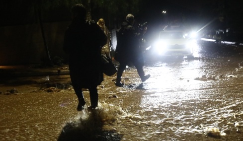 Ο Λέκκας εξηγεί γιατί χτυπήθηκε η Άνω Γλυφάδα από την κακοκαιρία: Το νότιο τμήμα του Υμηττού, η στερεοπαροχή και η κληρονομημένη τρωτότητα 