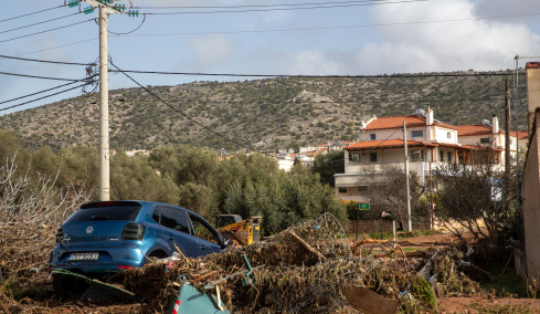 Οι τρεις αιτίες που η κακοκαιρία «έπνιξε» τα νότια προάστια και ο λόγος που δεν πρέπει να κόβονται καμένοι κορμοί, σύμφωνα με επιστήμονες του Αστεροσκοπείου