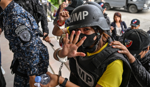 Φιλιππίνες: Νεαρή δημοσιογράφος καταδικάζεται για «χρηματοδότηση της τρομοκρατίας» σε δίκη που επικρίνεται έντονα