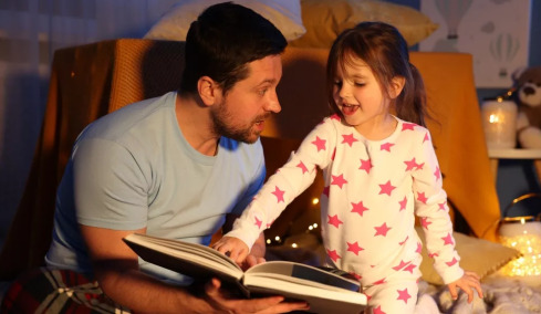 Γονείς: Διαβάστε παραμύθια για παιδιά με ενσυναίσθηση και δημιουργικότητα
