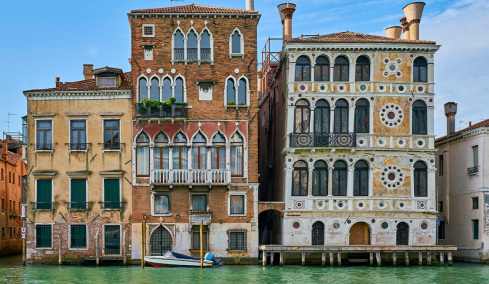 Το «στοιχειωμένο» παλάτι της Βενετίας των €17 εκατ. που κανείς δεν αγοράζει: Δολοφονίες, αυτοκτονίες και το συγκρότημα The Who, δείτε φωτογραφίες