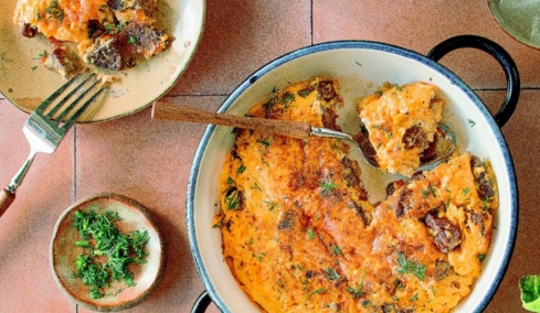 Brunch στο σπίτι με αυγά και τυριά, και πρωτεΐνη φυσικά