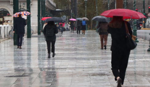 Καιρός: Έρχονται καταιγίδες και λασποβροχές από την Κυριακή, πότε θα επηρεαστεί η Αττική