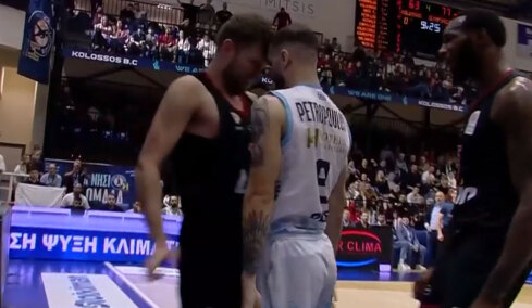Πιάστηκαν στα χέρια ο Βεζένκοφ με τον Πετρόπουλο του Κολοσσού, αποβλήθηκε ο σούπερσταρ του Ολυμπιακού, δείτε βίντεο