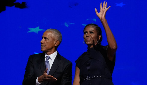 Οι Ομπάμα κατηγορούν τον Τραμπ για κλιμάκωση στη Μινεάπολη: «Μασκοφόροι νεοσύλλεκτοι της ICE δρουν με ατιμωρησία, διαψεύδονται από το οπτικό υλικό»