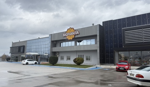 Η ιστορία της Βιολάντα: Ο συνοικιακός φούρνος με τα μπισκότα που έφθασαν στην άκρη του κόσμου και η σημερινή τραγωδία στα Τρίκαλα