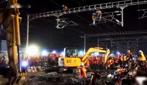 Η Κίνα έχτισε σιδηροδρομικό σταθμό σε 9 ώρες με 1.500 εργάτες και στρατιωτικό συντονισμό
