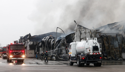 Τρίκαλα: Στο κέντρο του εργοστασίου η έκρηξη που προκάλεσε τη φωτιά στη «Βιολάντα», δείτε βίντεο και φωτογραφίες